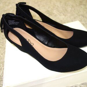 Elegant Pumps `Me Too` Ankle Strap Black Wedge - size 5.5 - NEW